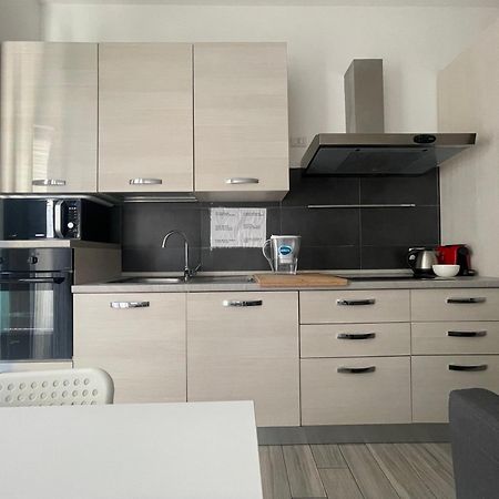 Gardone Apartment - Ampio Appartamento Con 2 Camere Da Letto - Comodo Per Duomo! Milánó Kültér fotó