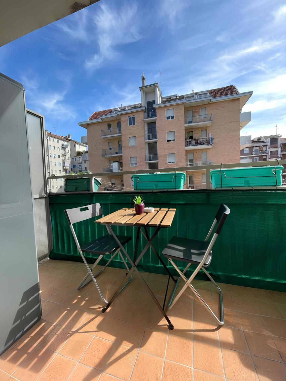 Gardone Apartment - Ampio Appartamento Con 2 Camere Da Letto - Comodo Per Duomo! Milánó Kültér fotó