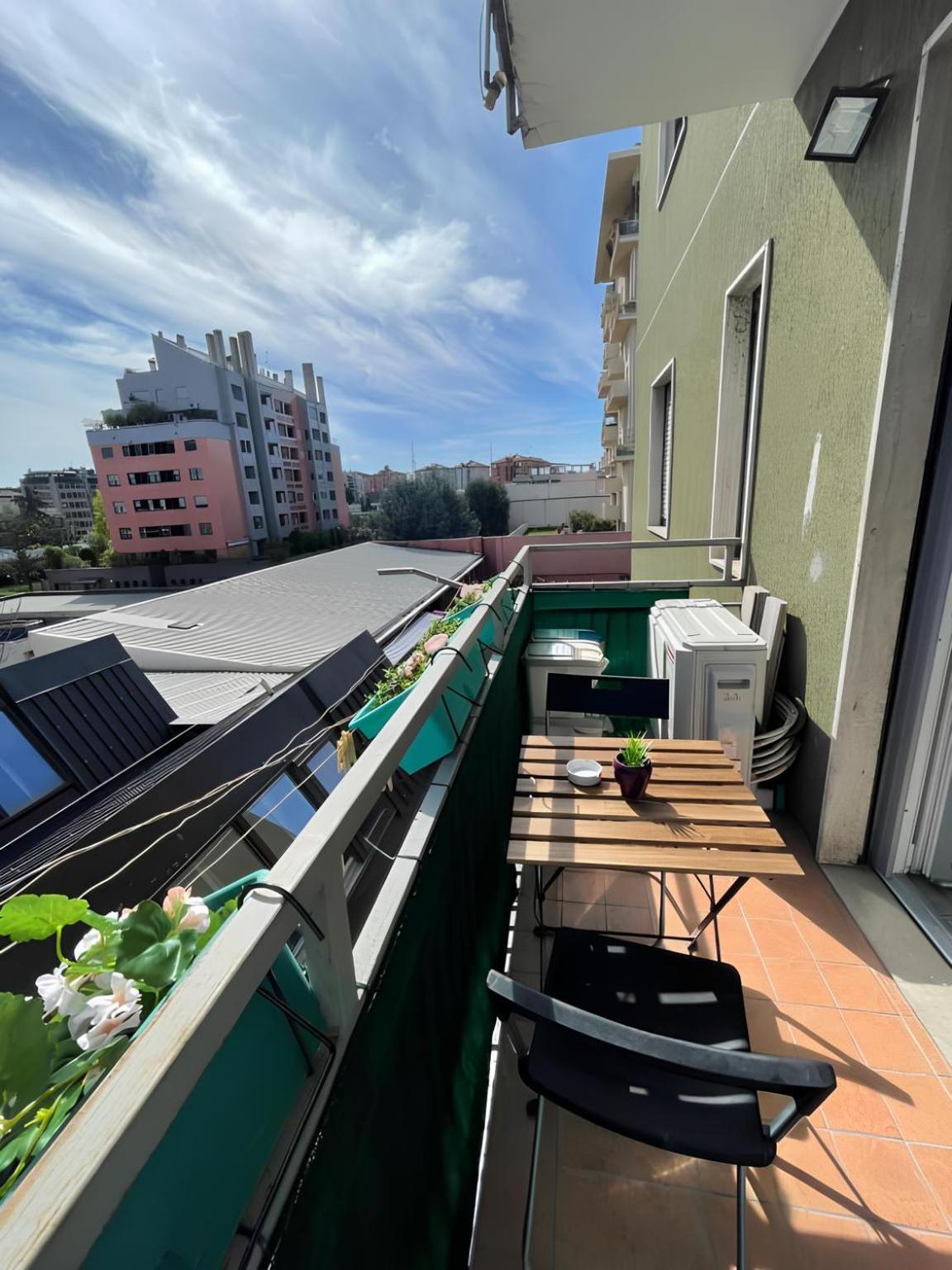 Gardone Apartment - Ampio Appartamento Con 2 Camere Da Letto - Comodo Per Duomo! Milánó Kültér fotó