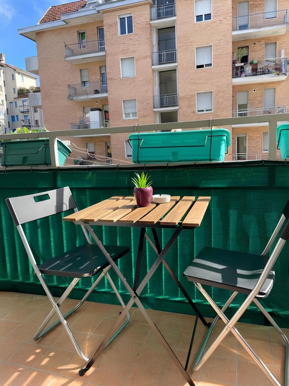 Gardone Apartment - Ampio Appartamento Con 2 Camere Da Letto - Comodo Per Duomo! Milánó Kültér fotó