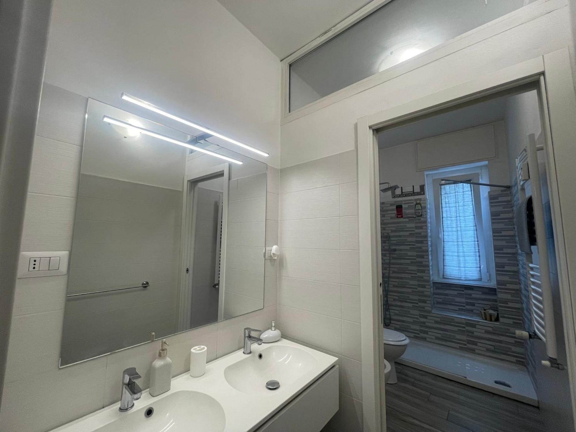 Gardone Apartment - Ampio Appartamento Con 2 Camere Da Letto - Comodo Per Duomo! Milánó Kültér fotó