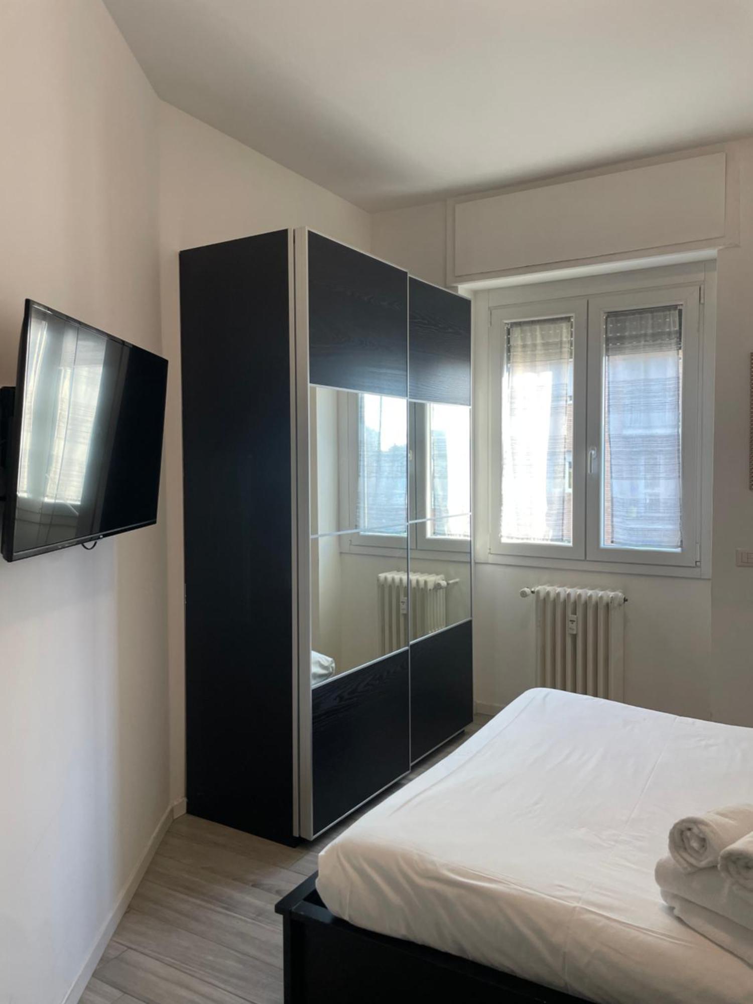 Gardone Apartment - Ampio Appartamento Con 2 Camere Da Letto - Comodo Per Duomo! Milánó Kültér fotó