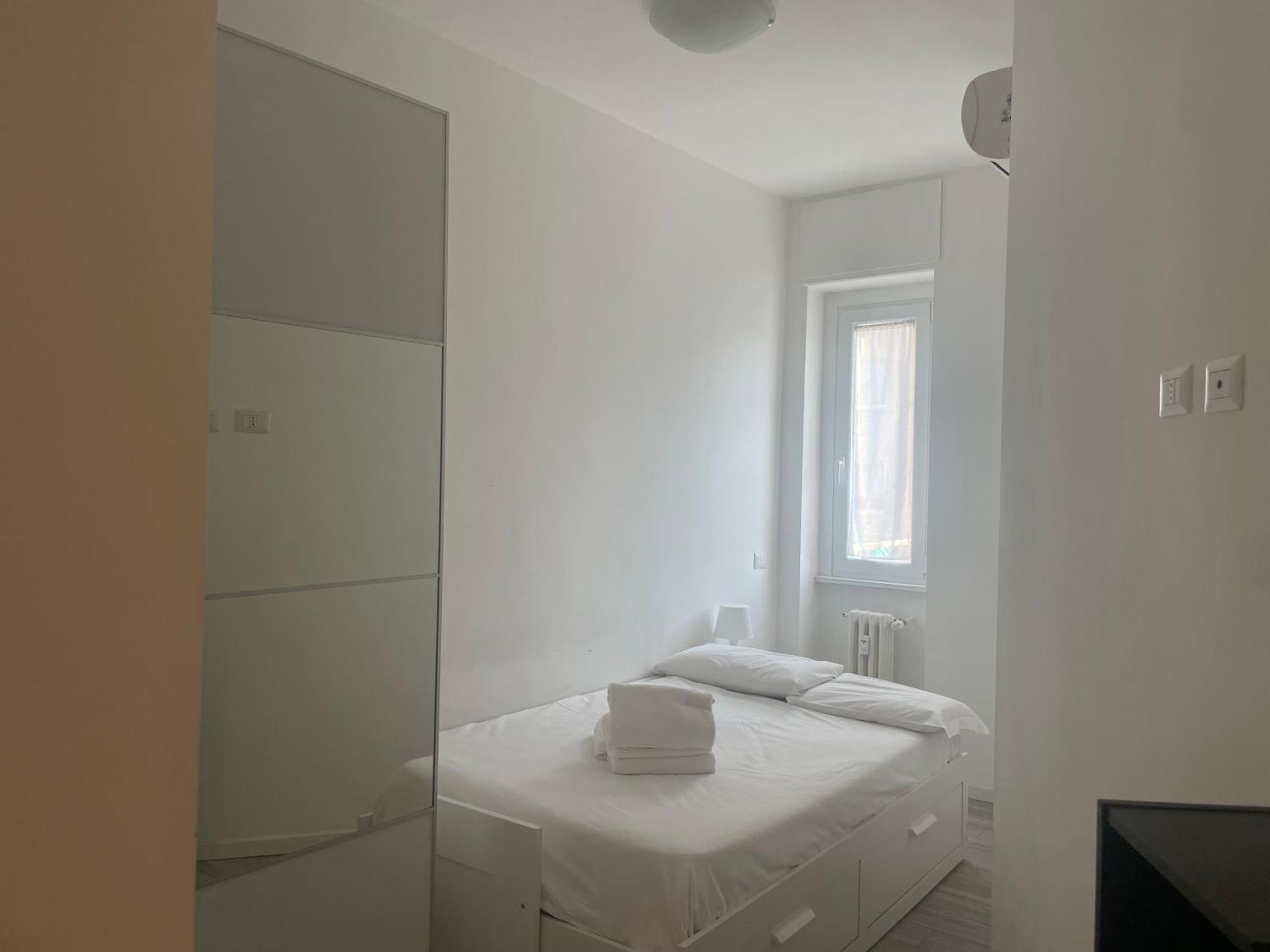 Gardone Apartment - Ampio Appartamento Con 2 Camere Da Letto - Comodo Per Duomo! Milánó Kültér fotó