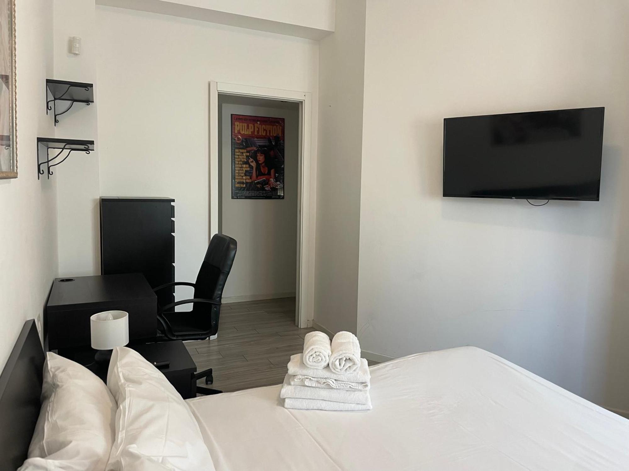 Gardone Apartment - Ampio Appartamento Con 2 Camere Da Letto - Comodo Per Duomo! Milánó Kültér fotó