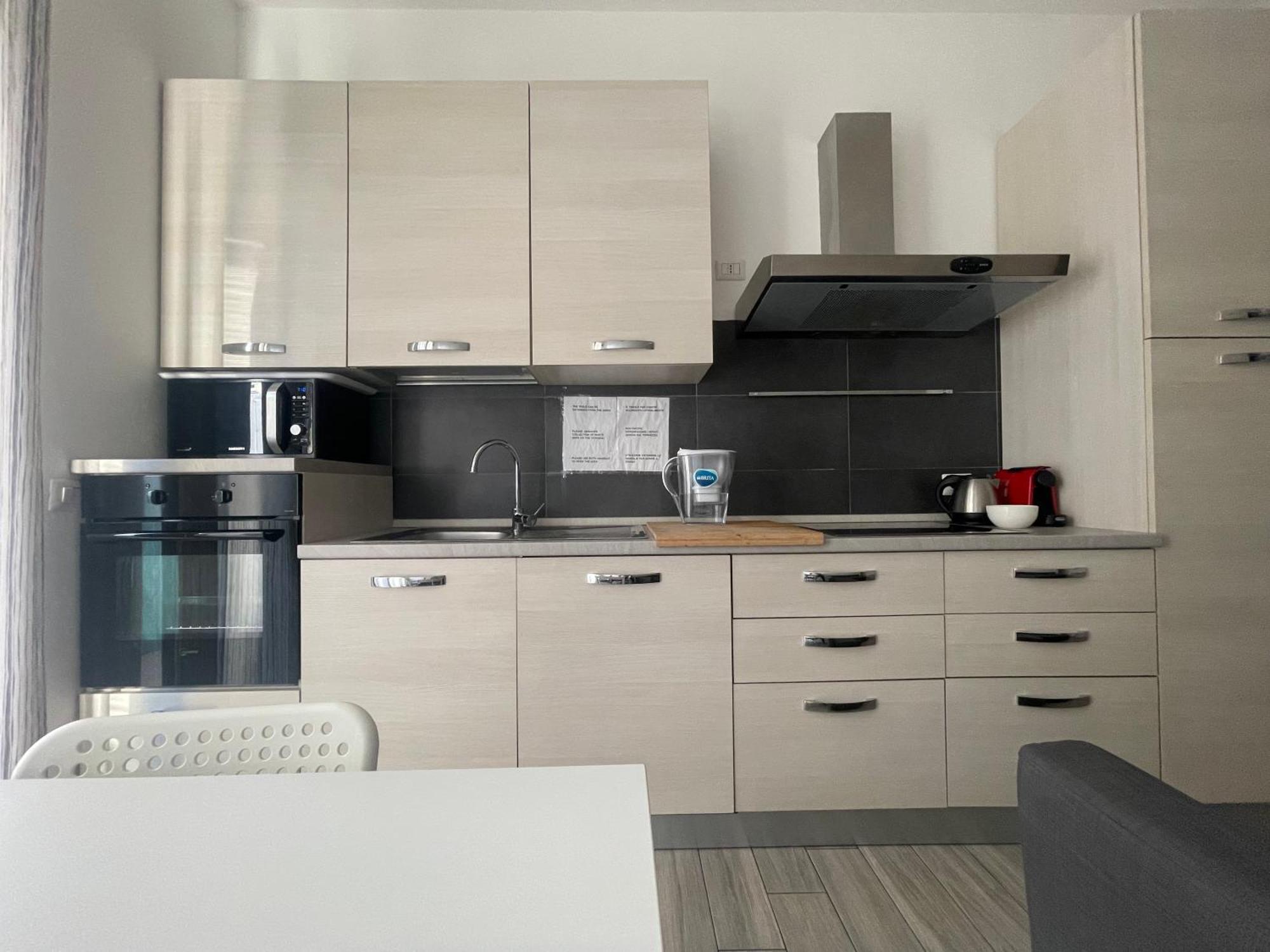 Gardone Apartment - Ampio Appartamento Con 2 Camere Da Letto - Comodo Per Duomo! Milánó Kültér fotó