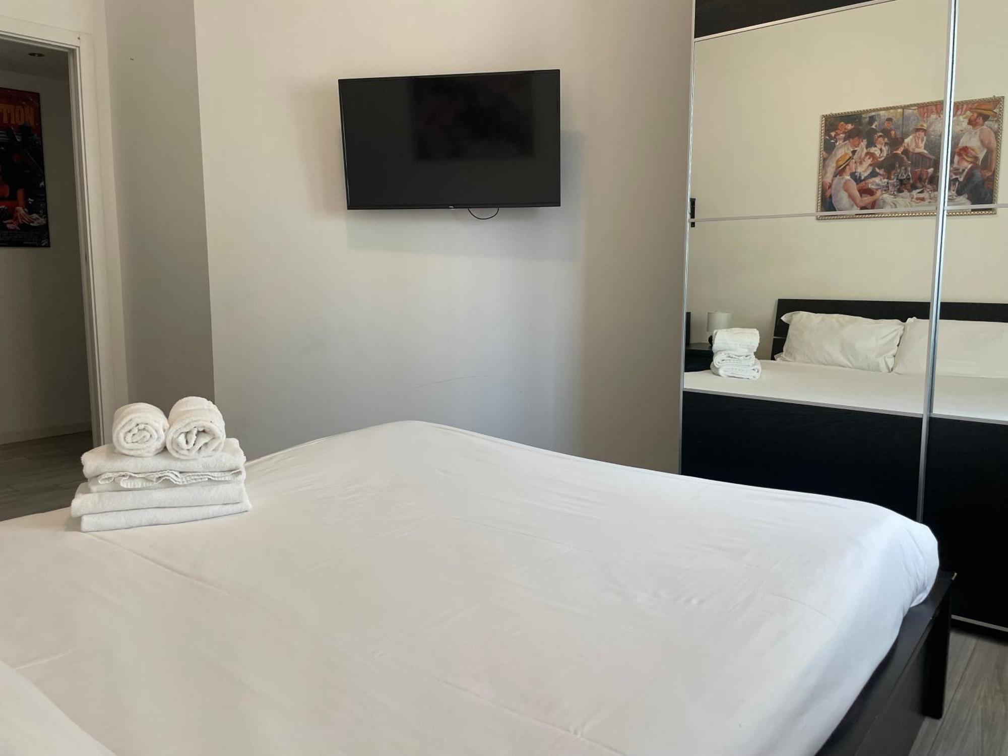 Gardone Apartment - Ampio Appartamento Con 2 Camere Da Letto - Comodo Per Duomo! Milánó Kültér fotó